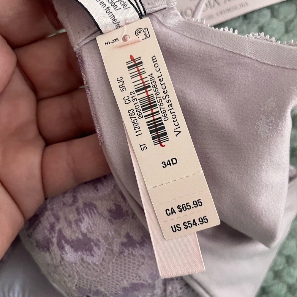 Lightly lined full coverage Victoria secret bra